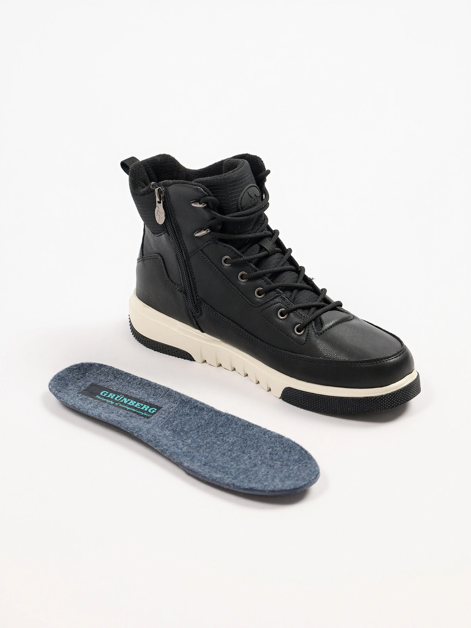 Ботинки комбинированные черного цвета на контрастной средней подошве